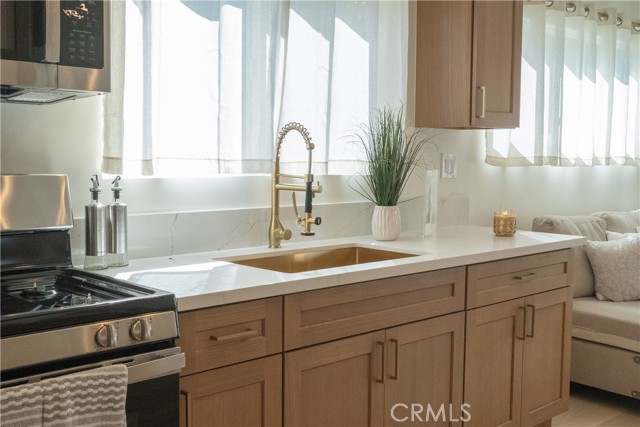 Detail Gallery Image 5 of 12 For 1615 W 67th, Los Angeles,  CA 90047 - 3 Beds | 2 Baths