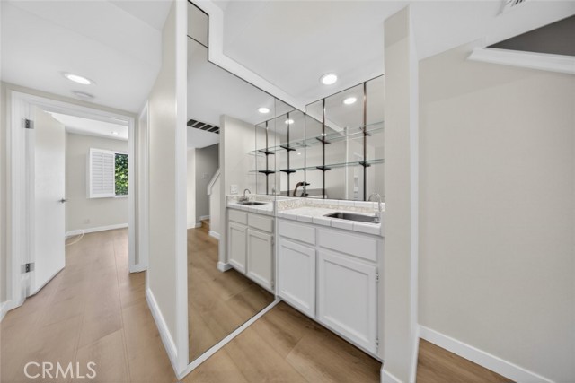 Detail Gallery Image 16 of 43 For 15235 Magnolia Bld #E,  Sherman Oaks,  CA 91403 - 3 Beds | 3 Baths