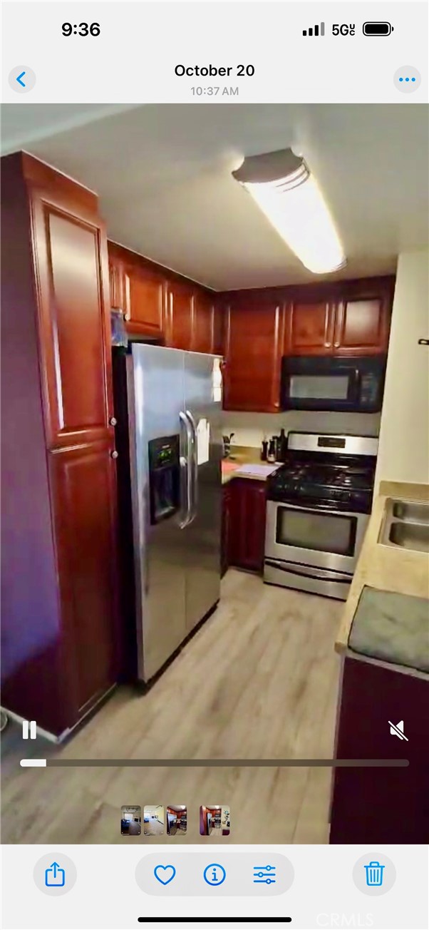 Detail Gallery Image 2 of 2 For 21550 Burbank, Woodland Hills,  CA 91367 - 1 Beds | 1 Baths