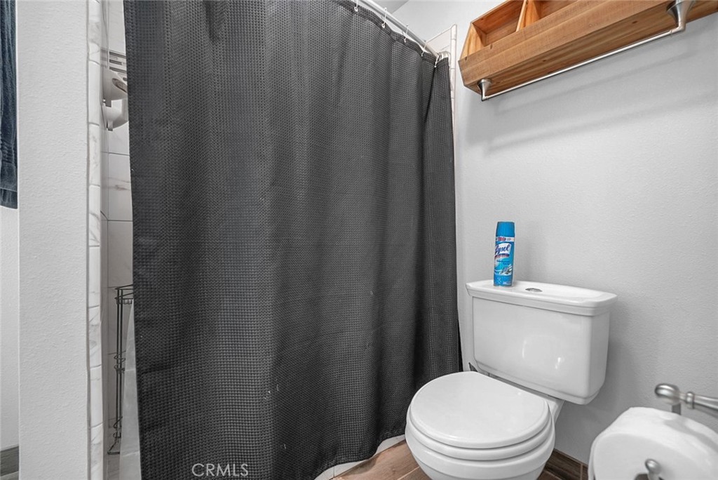 https://media.crmls.org/medias/3d4ca1bd-b1ef-4286-8cd4-53953f81cf5f.jpg?preset=X-Large