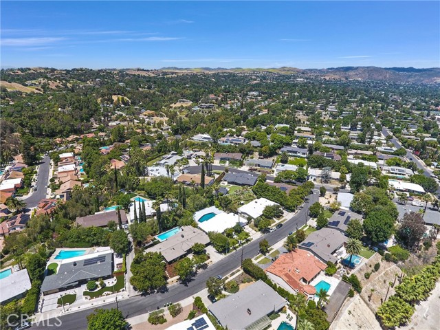 5115 Boda Pl, Woodland Hills CA: https://media.crmls.org/medias/3d4d288d-56ba-4617-a2ee-34da9240d14a.jpg