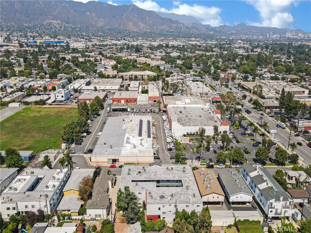 https://media.crmls.org/medias/3d4e32d0-d6a9-4e25-b55d-0069c2357f46.jpg?preset=X-Large