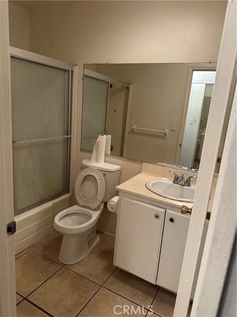 Detail Gallery Image 9 of 14 For 18530 Hatteras St #212,  Tarzana,  CA 91356 - 2 Beds | 2 Baths