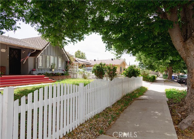 Detail Gallery Image 1 of 10 For 8554 Owensmouth Ave, Canoga Park,  CA 91304 - 3 Beds | 2 Baths