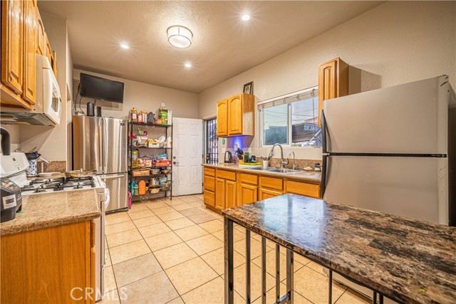 Detail Gallery Image 10 of 31 For 961 E 41st Pl, Los Angeles,  CA 90011 - 3 Beds | 1 Baths