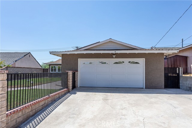 28209 Hot Springs - garage and fenced side yard keeps trash cans neatly stored and out-of-sight!