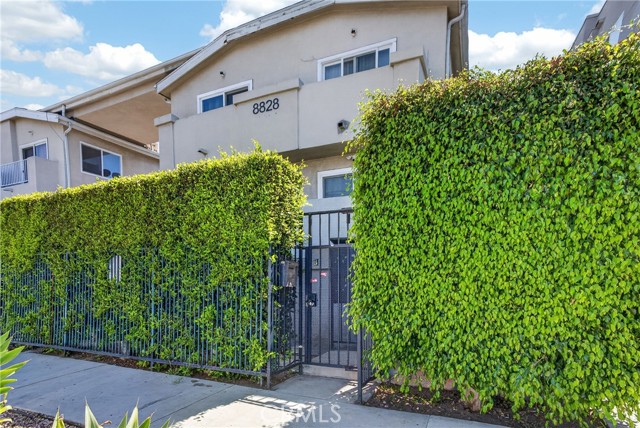 8828 Burnet Ave, 9 photo 47