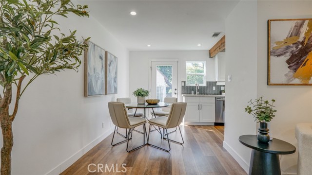 231 W Cedar Avenue, Burbank CA: https://media.crmls.org/medias/3d4fa092-cc52-4c8e-8899-6390f30cfa26.jpg