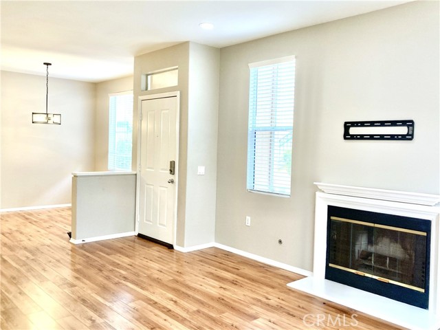 Detail Gallery Image 3 of 11 For 904 Reggio Aisle, Irvine,  CA 92606 - 2 Beds | 2 Baths