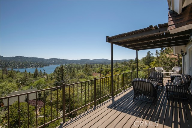 Detail Gallery Image 7 of 17 For 1245 Yosemite Dr, Lake Arrowhead,  CA 92352 - 3 Beds | 2 Baths