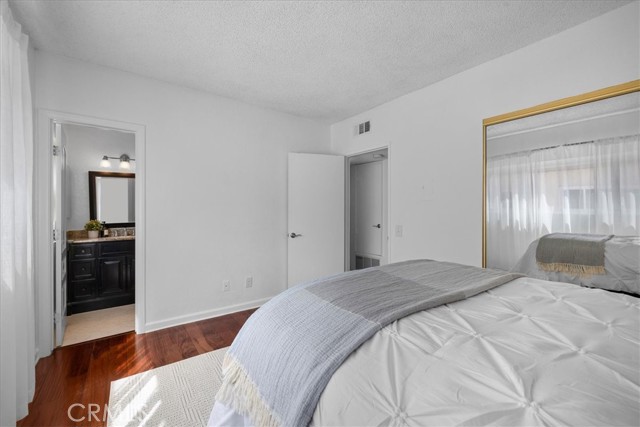 1747 Barry Avenue, Los Angeles CA: https://media.crmls.org/medias/3d522614-155e-4df8-b216-0f790f42d990.jpg