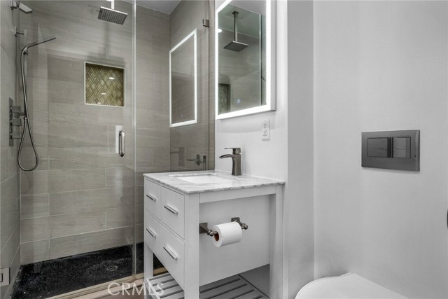 17900 Bullock Street, Encino CA: https://media.crmls.org/medias/3d5545cc-948c-4b5e-984b-f52564dc3da1.jpg