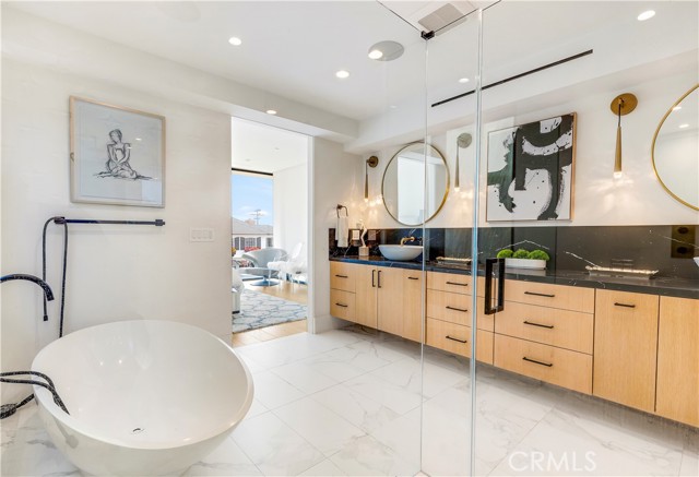 Detail Gallery Image 35 of 62 For 221 Heliotrope Ave, Corona Del Mar,  CA 92625 - 4 Beds | 5/1 Baths