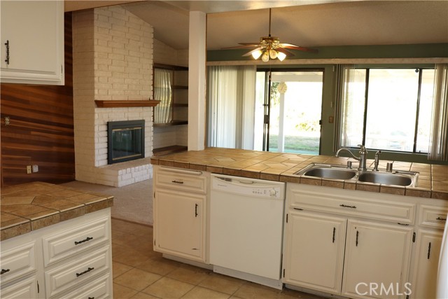 Detail Gallery Image 8 of 35 For 2186 Redwood Dr, Hemet,  CA 92545 - 3 Beds | 2 Baths