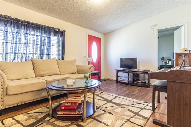 Detail Gallery Image 8 of 55 For 14411 Palmdale Rd #64,  Victorville,  CA 92392 - 3 Beds | 2 Baths