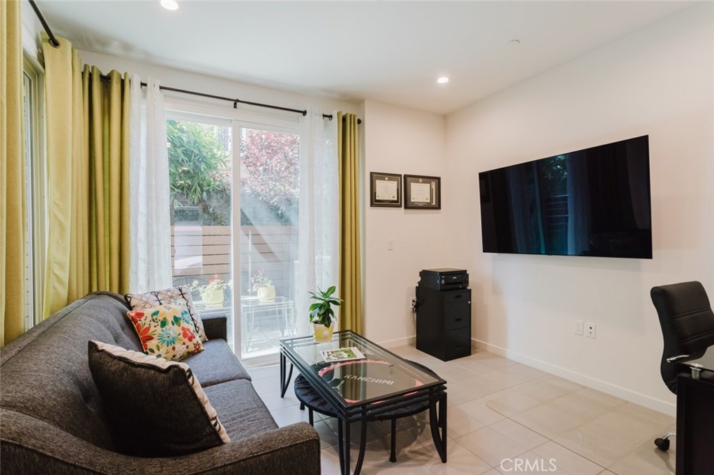 https://media.crmls.org/medias/3d56a9b4-233f-4745-a391-09beab4a31be.jpg?preset=X-Large