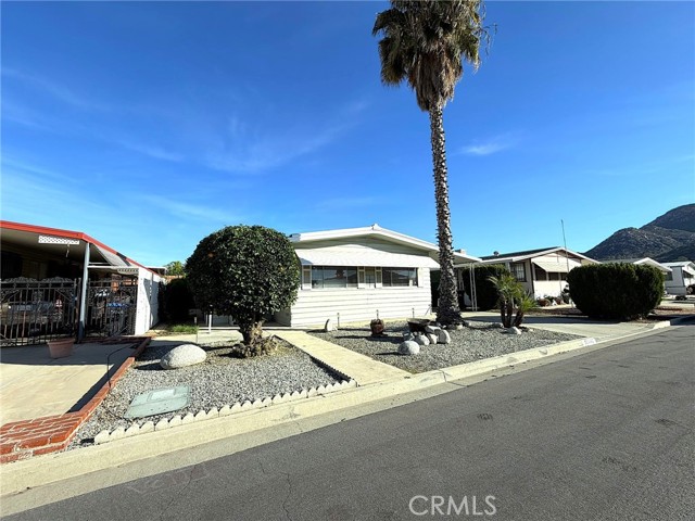 Detail Gallery Image 2 of 36 For 26082 Seaforthia Palm, Homeland,  CA 92548 - 2 Beds | 2 Baths