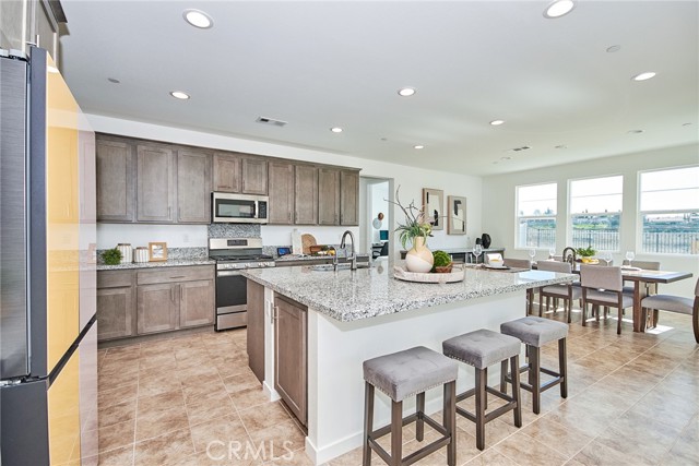 Detail Gallery Image 12 of 44 For 34955 S Serano Sq, Yucaipa,  CA 92399 - 5 Beds | 4 Baths