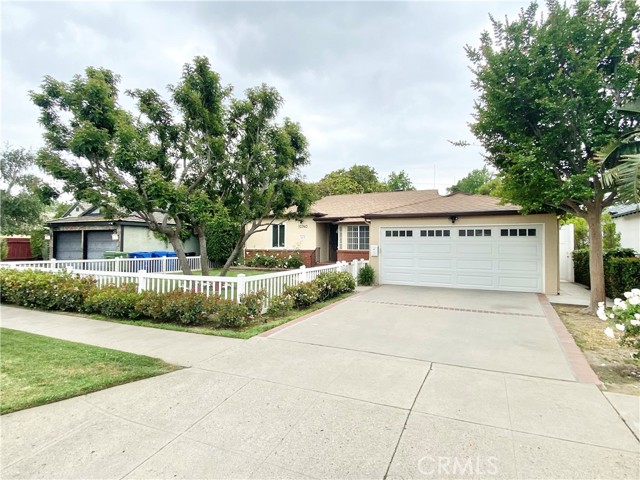 12740 Tiara Street, Valley Village CA: https://media.crmls.org/medias/3d58ac9c-275c-48db-b847-064d53c8f9ef.jpg