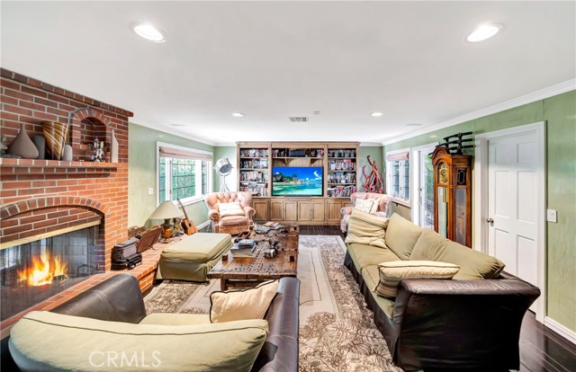 Detail Gallery Image 7 of 55 For 5441 Calvin Ave, Tarzana,  CA 91356 - 5 Beds | 5/1 Baths