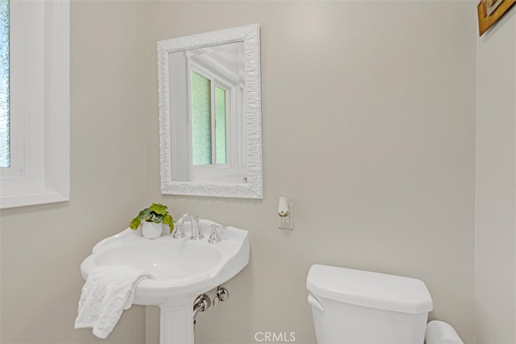 https://media.crmls.org/medias/3d59dc4a-cac2-4cf5-8cbd-11ad12b08837.jpg?preset=X-Large