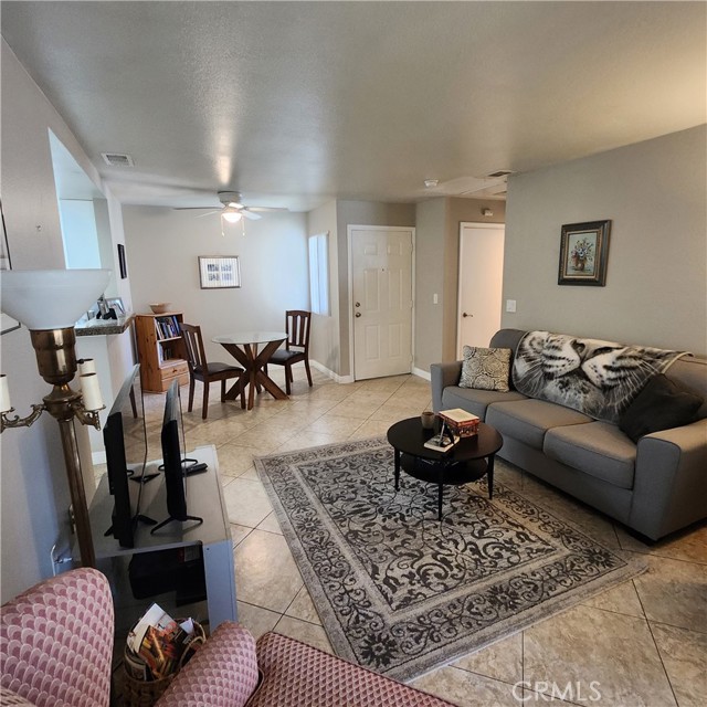 16377 Lakeshore Drive, Lake Elsinore CA: https://media.crmls.org/medias/3d5b6ae4-df57-4477-89b0-bcc14f83945b.jpg