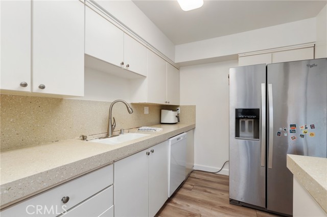 Detail Gallery Image 5 of 27 For 17926 Irvine Bld, Tustin,  CA 92780 - 2 Beds | 2 Baths