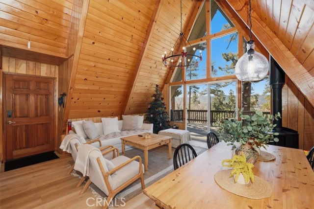 Detail Gallery Image 6 of 40 For 1146 Ridge, Fawnskin,  CA 92333 - 2 Beds | 1 Baths