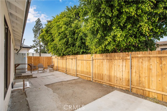 Detail Gallery Image 18 of 21 For 7512 Woodley Ave, Van Nuys,  CA 91406 - 4 Beds | 2 Baths