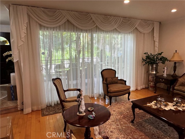 7800 Via Genova, Burbank CA: https://media.crmls.org/medias/3d5f9bb7-2bb4-4109-acf0-08159dbdd5c3.jpg