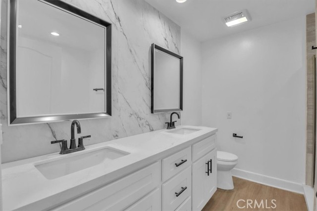390 S Sepulveda Boulevard, Brentwood CA: https://media.crmls.org/medias/3d603b66-6b0a-49f6-942b-4d2a41359b90.jpg