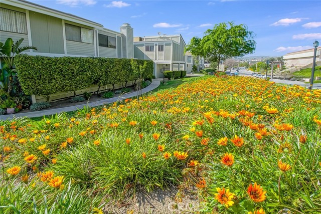 Detail Gallery Image 43 of 54 For 27123 Crossglade Ave #4,  Canyon Country,  CA 91351 - 2 Beds | 2 Baths