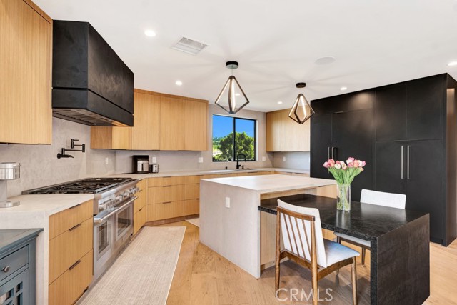 Detail Gallery Image 17 of 72 For 15641 High Knoll Rd, Encino,  CA 91436 - 5 Beds | 4/1 Baths