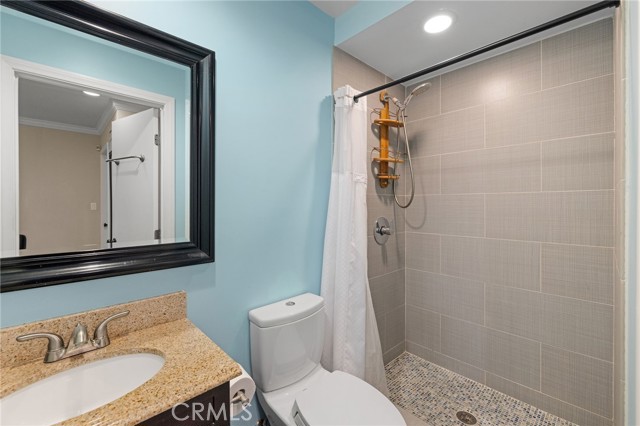 Detail Gallery Image 16 of 30 For 124 15th St #B,  Manhattan Beach,  CA 90266 - 4 Beds | 3 Baths