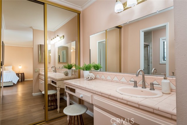 Detail Gallery Image 21 of 38 For 2251 El Arbolita Dr, Glendale,  CA 91208 - 2 Beds | 2 Baths