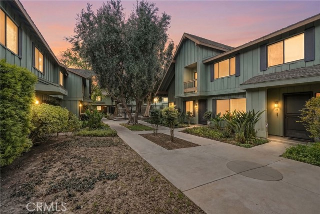 Detail Gallery Image 3 of 62 For 20120 Runnymede St #17,  Winnetka,  CA 91306 - 3 Beds | 2/1 Baths