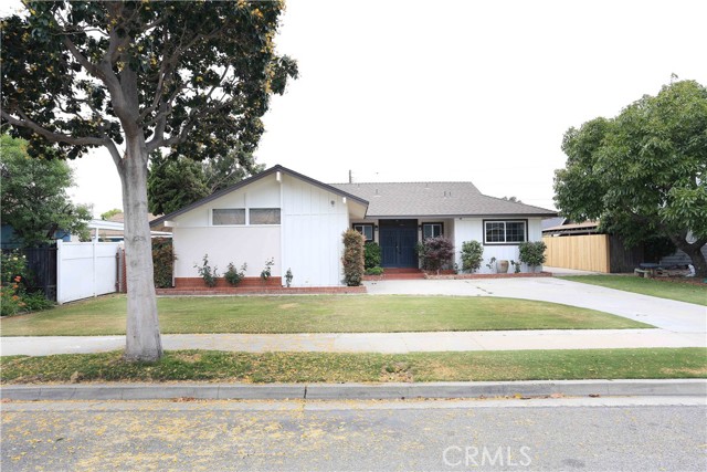 321 S Beachy Place, Anaheim CA: https://media.crmls.org/medias/3d6354b3-8ec9-460e-84bb-d9f63f321915.jpg