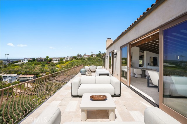 2516 Temple Hills Drive, Laguna Beach CA: https://media.crmls.org/medias/3d637067-7039-4b72-a7ec-0e7364beb326.jpg