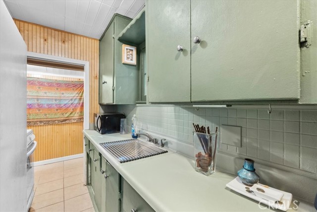 650 Rose Hill, Crestline, CA 92325