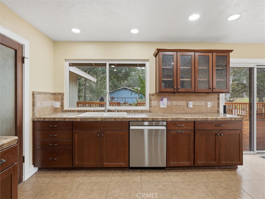 https://media.crmls.org/medias/3d63ebc2-f0fa-4db8-83cc-ebc704e82929.jpg?preset=X-Large