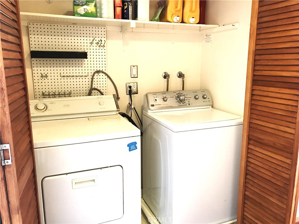 https://media.crmls.org/medias/3d649a0d-5263-47a4-9315-56c939d0ddf0.jpg?preset=X-Large