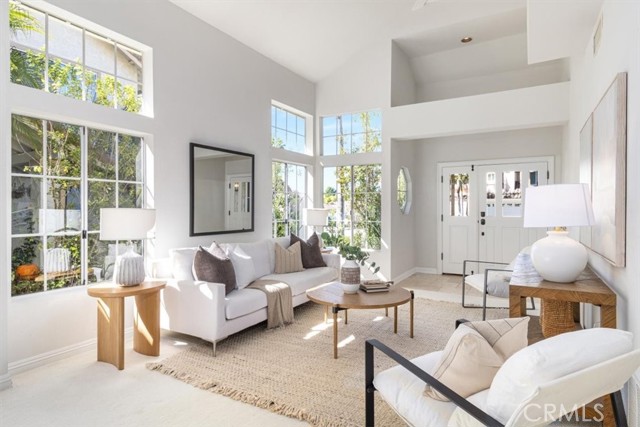 Detail Gallery Image 4 of 50 For 26272 Yolanda, Laguna Hills,  CA 92656 - 4 Beds | 2/1 Baths