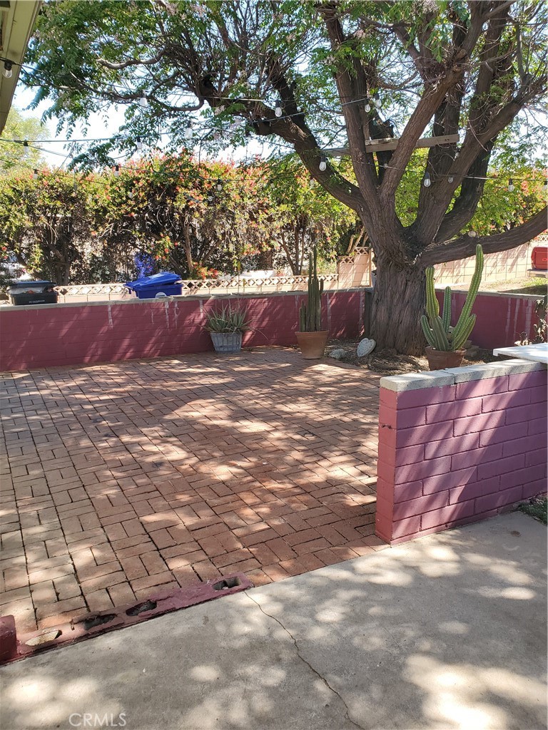 https://media.crmls.org/medias/3d6637d7-cc61-4047-828c-a882972e55d1.jpg?preset=X-Large