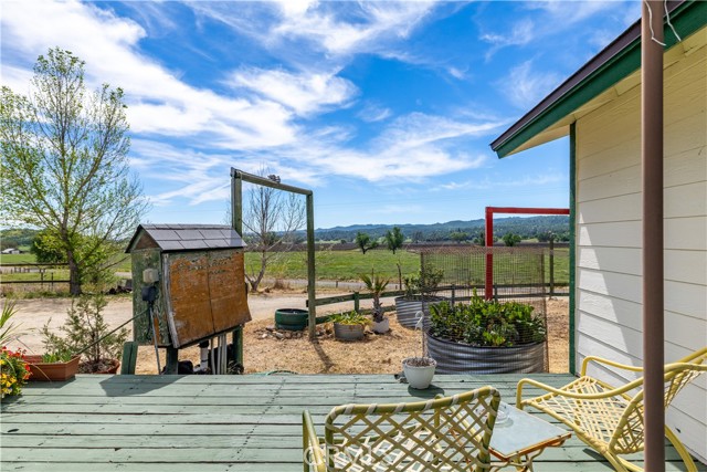 Detail Gallery Image 5 of 41 For 70331 Vineyard Canyon Rd., Parkfield,  CA 93451 - 4 Beds | 2 Baths