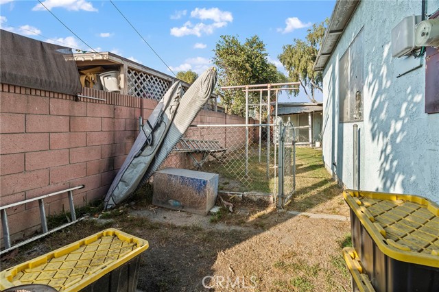 Detail Gallery Image 20 of 30 For 11878 205th St, Lakewood,  CA 90715 - 5 Beds | 2/1 Baths