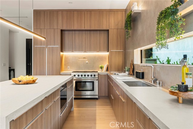 17827 Miranda Street, Encino CA: https://media.crmls.org/medias/3d685d4e-4058-4b7f-976f-a195bc8d0bf5.jpg