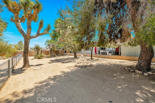 57856 El Dorado Drive, Yucca Valley CA: https://media.crmls.org/medias/3d69aeb5-d935-475a-9922-c724e31f350a.jpg