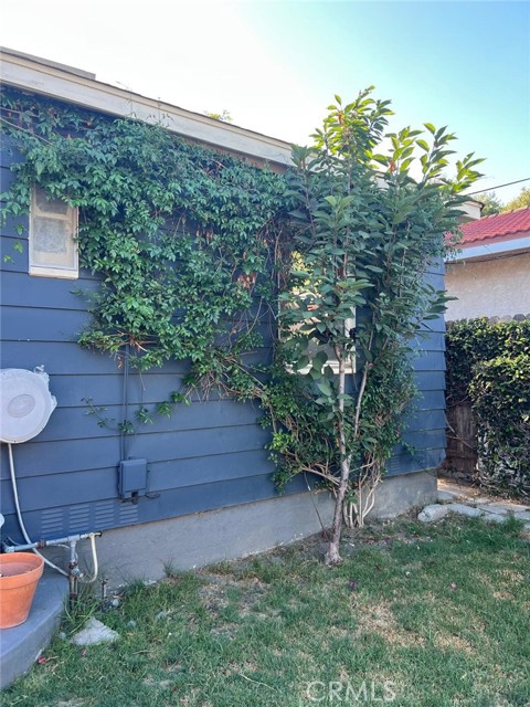 9312 Garden View Avenue, South Gate CA: https://media.crmls.org/medias/3d69d3bf-5a0d-4cea-98e2-67703a92fca9.jpg