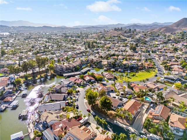 30201 Spray Drive, Canyon Lake CA: https://media.crmls.org/medias/3d69ed95-993a-410c-a564-0f7d297b1b3f.jpg