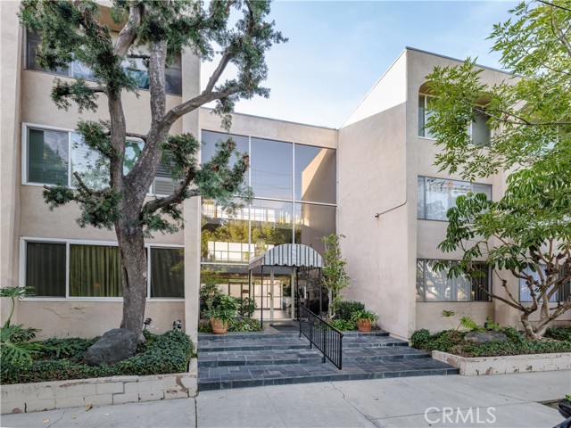 Detail Gallery Image 27 of 28 For 5411 Tyrone, Sherman Oaks,  CA 91401 - 3 Beds | 3 Baths